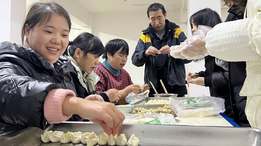 【冬至快乐】：温暖团聚与美味共享!