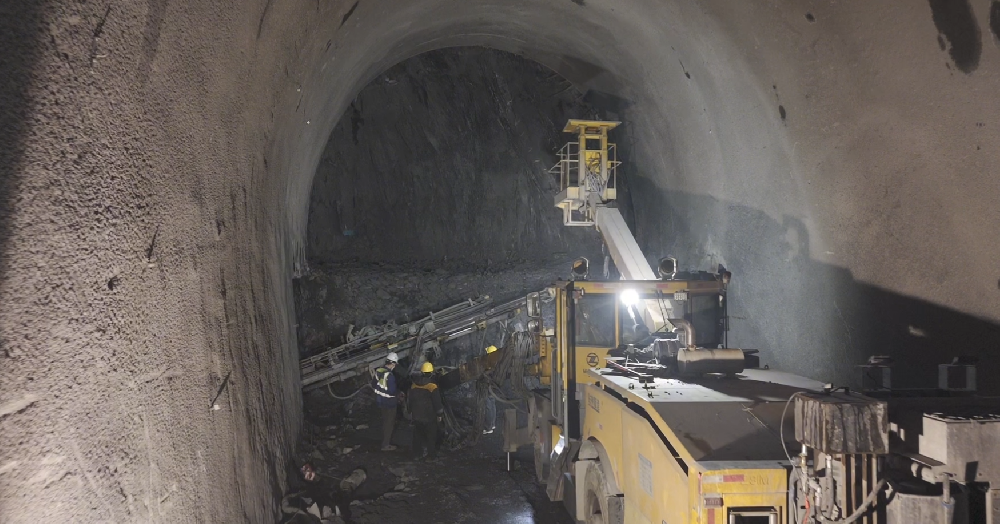 钻注锚一体机：地下工程建设的 “得力助手”